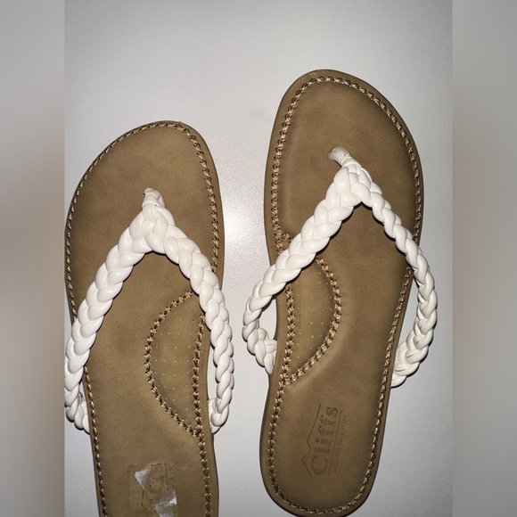 Cliffs by White Mountain white braided flip flop sandal like new 8 boho nautical - Picture 7 of 9